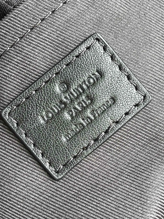 WIS MESSENGER VUITTON LOUIS CRUISER 1123